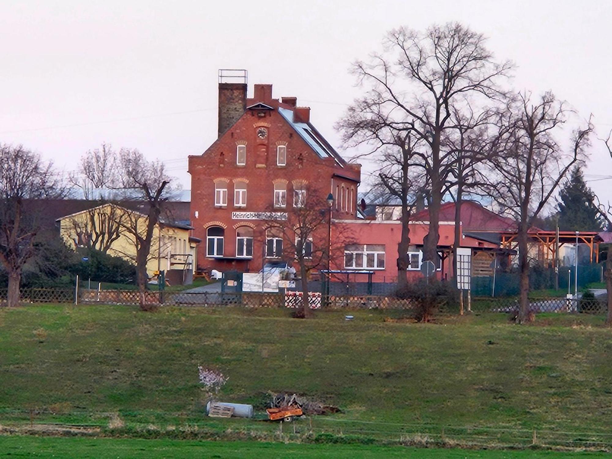 Gaestewohnung Heinrich Heine Schule Bad Dürrenberg Екстериор снимка